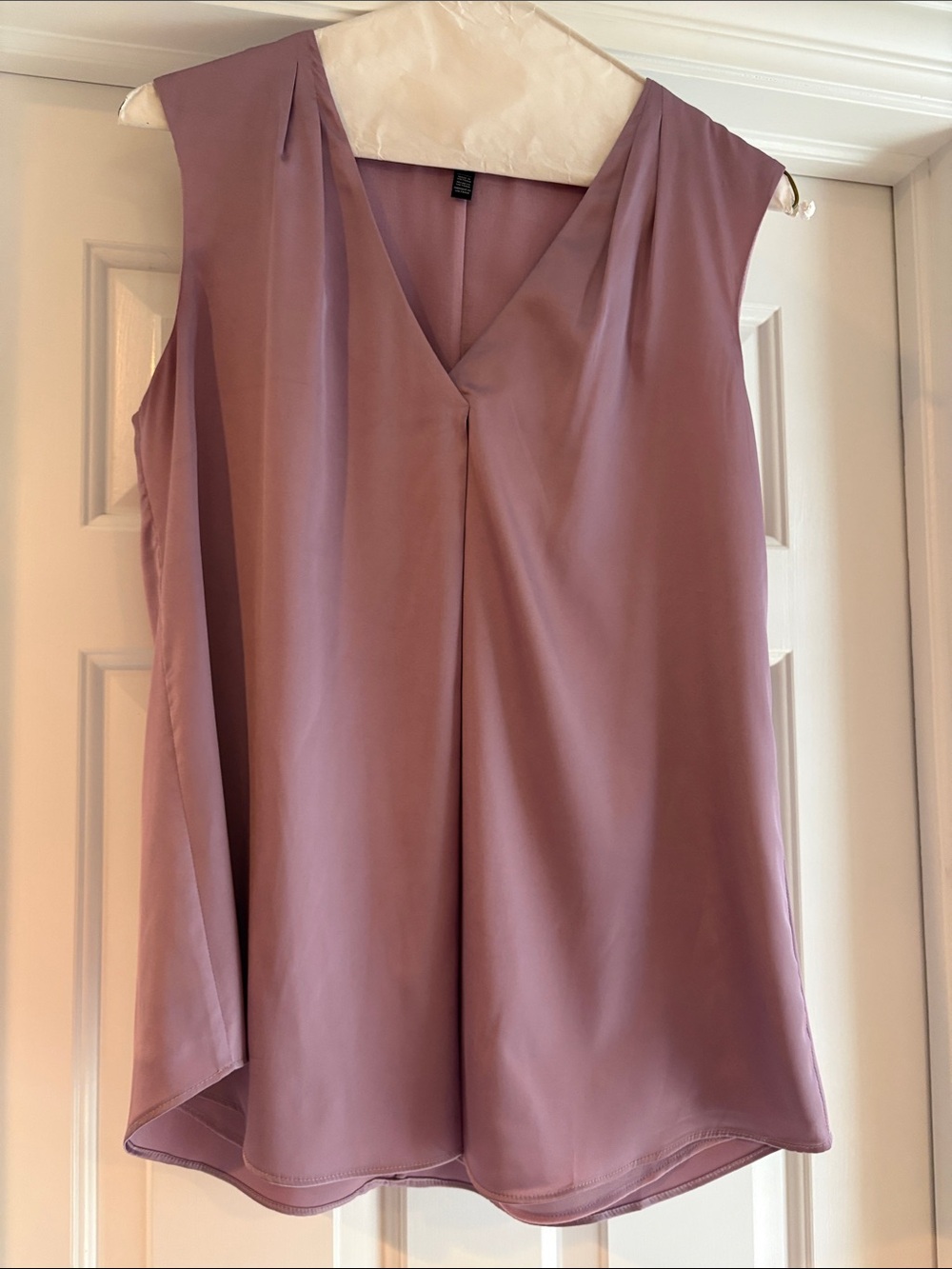 Banana Republic Stunning Lavender Flowy & Flattering Top - Size Sm
